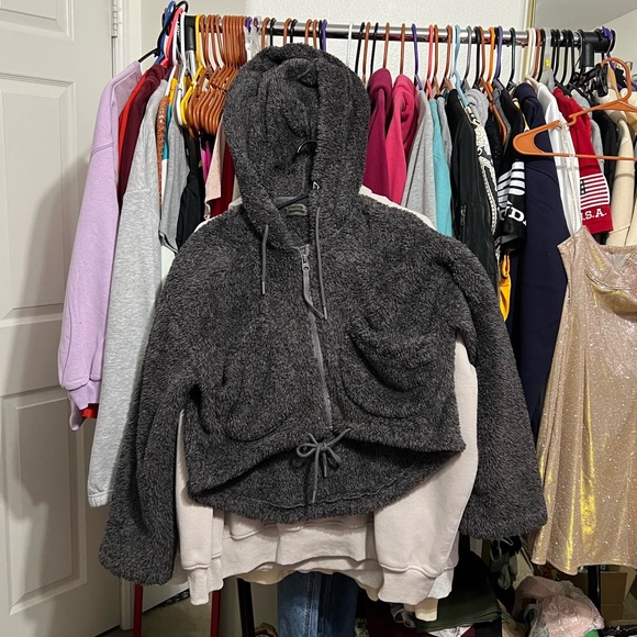 Gymshark Cozy Drawstring Zip Up Fuzzy Hoodie (Cropped) - Picture 11 of 13